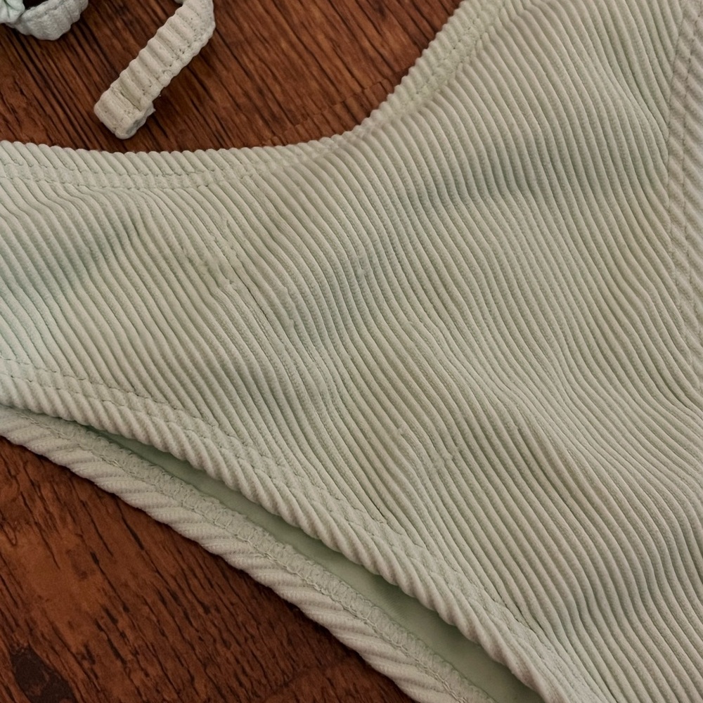 437 Bikini Set - Picture 4 of 4